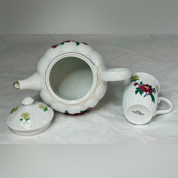Dining Laura Ashley Teapot And Cup Set Poshmark